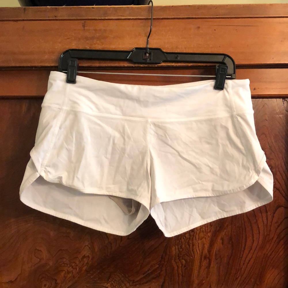 Lululemon white speed short sz 8 2.5” inseam